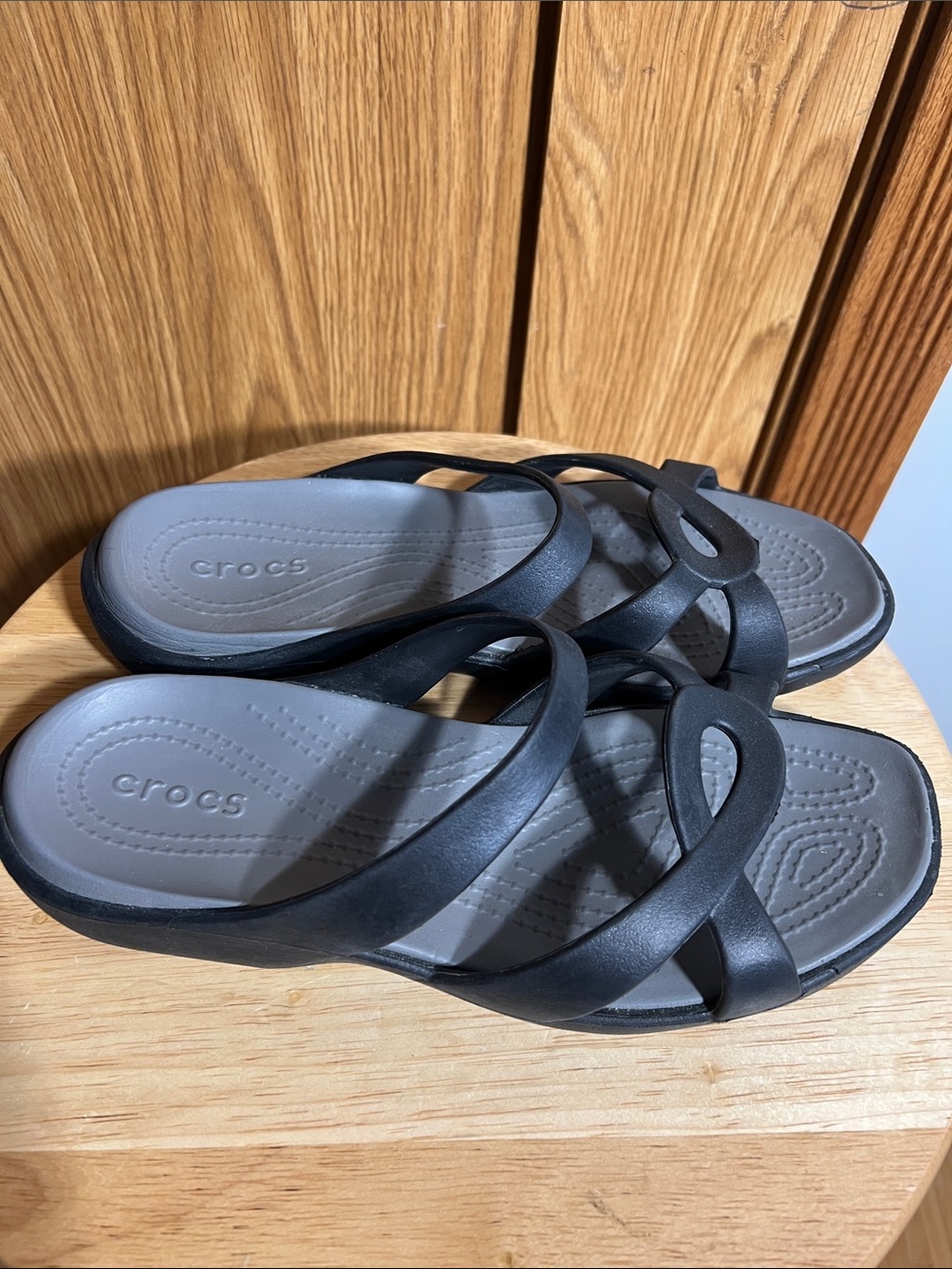 CROCS Women's Black Strappy Sandals with Gray Footbed - Picture 2 of 5